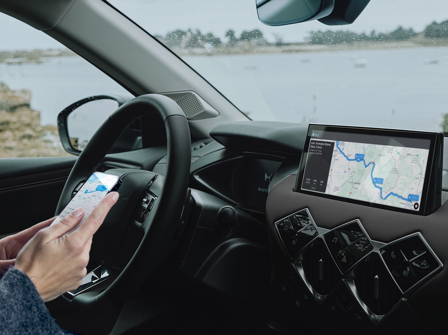 Conducente che utilizza l’app e-Routes su un veicolo DS